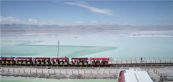 ȫ����Óؚ���ԡ�����o�Ƭչ����ϵ�мo�Ƭ���ߴ�ֱ����Óؚ��֮��